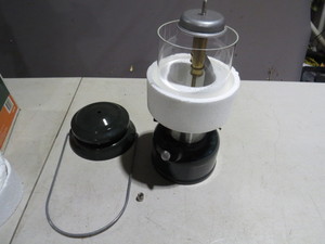 lot 19 image: Coleman 12 Inch, 2 Mantle Gas Lantern