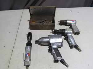 lot 24 image: Mixed Lot of Air Tools and Bits