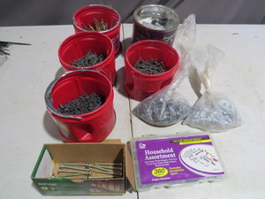 lot 38 image: Mixed Lot of Screws and Hardware