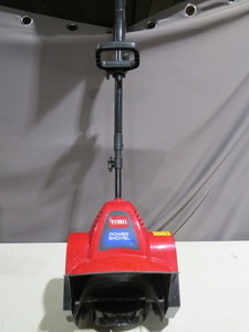 lot 6 image: Toro Power Shovel 12 in. Single stage Electric Snow Blower