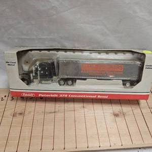 lot 113 image: Liberty Allis Chalmers Farm Show 2000 Edition Truck and Trailer, As New Unopened Condition