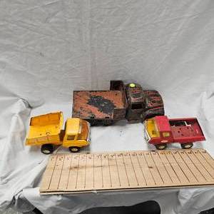 lot 100 image: 1990s Tonka Mighty Dump Trucks and 1949 Tonka Farm Truck