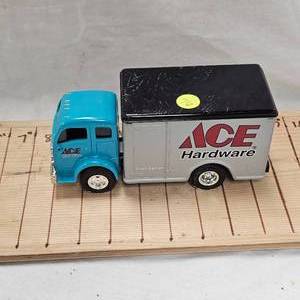 lot 76 image: 1995 Ertl Collectibles #2718 Ace Hardware Truck
