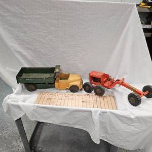 lot 80 image: 1940s-50s Buddy L  Dump  & Structo Road Grader and Tonka Scrappers