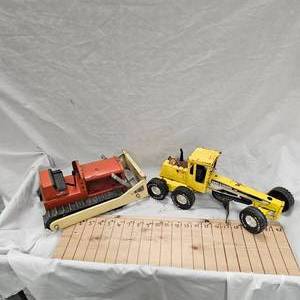 lot 88 image: 1950s Stucto Dozer and Road Grader