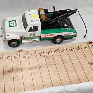 lot 92 image: Sinclair Tow Truck