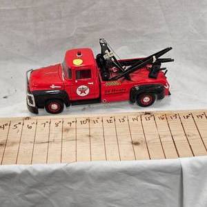 lot 93 image: Texaco Tow Truck