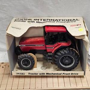 lot 141 image: Ertl CASE 7130 116th Scale Tractor in Box