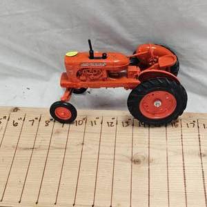 lot 134 image: Allis Chalmers WD-45 116 Scale Tractor