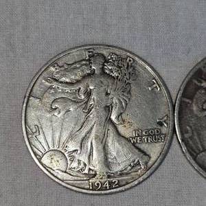 lot 15 image: 1942,1944 Silver Halfs, 50c