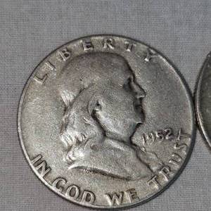 lot 16 image: 1952,1951 Franklin Halfs, 50c