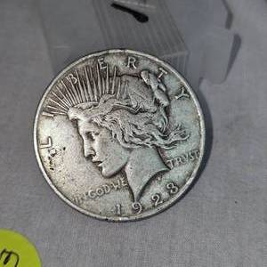lot 23 image: 1923 Peace Dollar-$1
