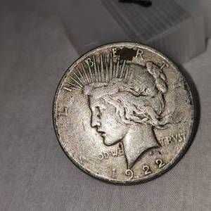 lot 25 image: 1922 Peace Dollar-$1