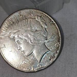 lot 26 image: 1922 Peace Dollar-$1
