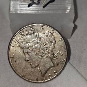 lot 34 image: 1922 Peace Dollar-$1