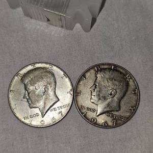 lot 48 image: 1967,1967 Kennedy Halfs, 40%