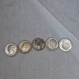 lot 9 image: 4-Silver Roosevelt Dimes, 1 Mercury Dime, 10c