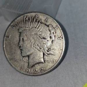 lot 6 image: 1922 Peace Dollar-$1