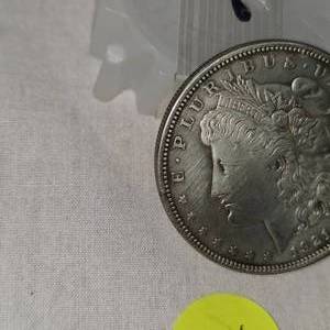lot 4 image: 1921 XF Morgan $1