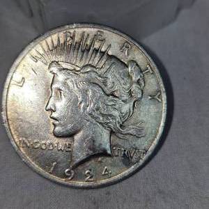 lot 72 image: 1924 Peace Dollar-$1