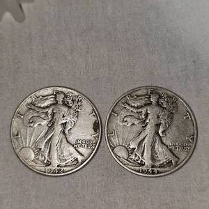 lot 49 image: 1942,1944 Walking Liberty Halfs, 50c