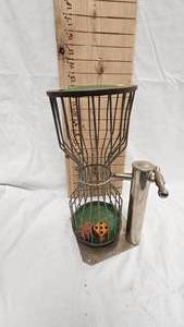 lot 7 image: Chuck-A-Luck Small 2 Die Dice Game