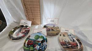 lot 28 image: Lot of 4 IH Collector Plates