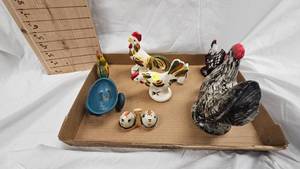 lot 41 image: Chicken Theme SP, Toothpick Holder, Figurines, Tin Toy with Wagain