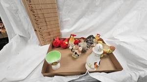 lot 43 image: SP Chickens, Figurines and Planter