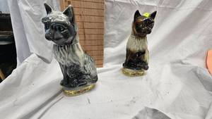 lot 44 image: Beams Trophy Cat Decanters, Empty but in excellent condition