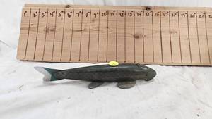 lot 141 image: Hand Carved Sucker Minnow Spearing Decoy