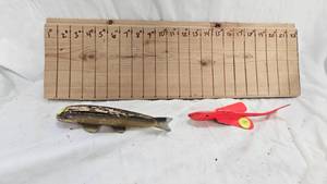 lot 148 image: 2-1950s Spearing Decoys