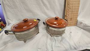 lot 86 image: Vintage Bean Pot and Holder-Gurnsey