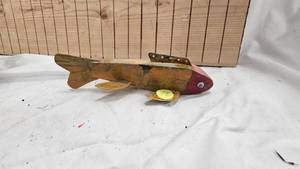 lot 100 image: Classic Spearing Decoy