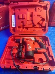 lot 30 image: Milwaukee Corded SDS Rotary Hammer Kit, 1-18in. Chuck, 3.6 Ft.Lbs., 8.0 Amp, 1500 RPM, 5500 BPM, Model# 5268-21- lightly used