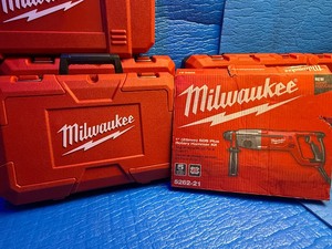 lot 31 image: Lightly Used -Milwaukee Corded SDS Plus D-Handle Rotary Hammer Drill, 1in., 5860 BPM, 8 Amp, Model# 5262-21