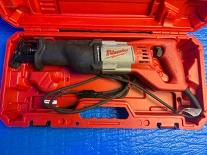 lot 32 image: Milwaukee SAWZALL Reciprocating Saw, 12 Amp, Model# 6519-31 used - works
