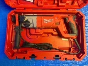 lot 33 image: Milwaukee Corded SDS Plus D-Handle Rotary Hammer Drill, 1in., 5860 BPM, 8 Amp, Model# 5262-21 Used