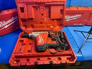 lot 37 image: Used -works- $449 retail new -Milwaukee 1-916in. SDS Max Corded Rotary Hammer, Model# 5517-21