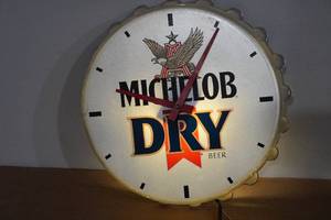 lot 28 image: Vintage Michelob Beer Bottle Cap Bar Clock with Lights