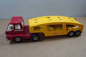 lot 109 image: Vintage Structo Car Hauler