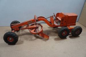 lot 113 image: Vintage Doepke Road Grader
