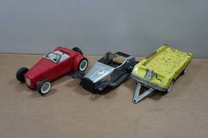 lot 120 image: Vintage Nylint Cars and Trailer