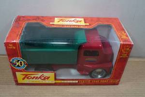 lot 122 image: Tonka 118 Scale 1949 Dump Truck