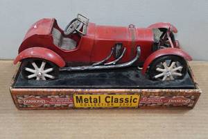 lot 124 image: Diamond 2002 Metal Classic Mixed Nuts and Heavy Duty Nut Cracker