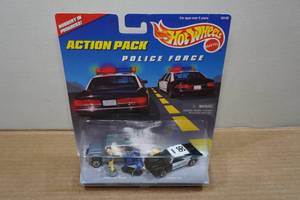 lot 130 image: Hot Wheels Action Pack - Police Force