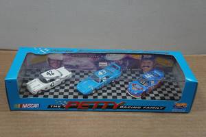 lot 133 image: Hot Wheels the Petty Racing Family Set