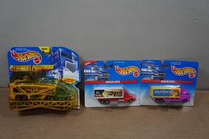lot 139 image: Hot Wheels - Pavement Pounders, Haulers