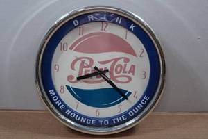 lot 200 image: Vintage Pepsi Wall Clock
