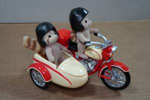 lot 203 image: Sylvanian Calico Critters Family Motorcycle and Side Car